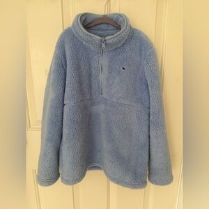 Vineyard vines pull over